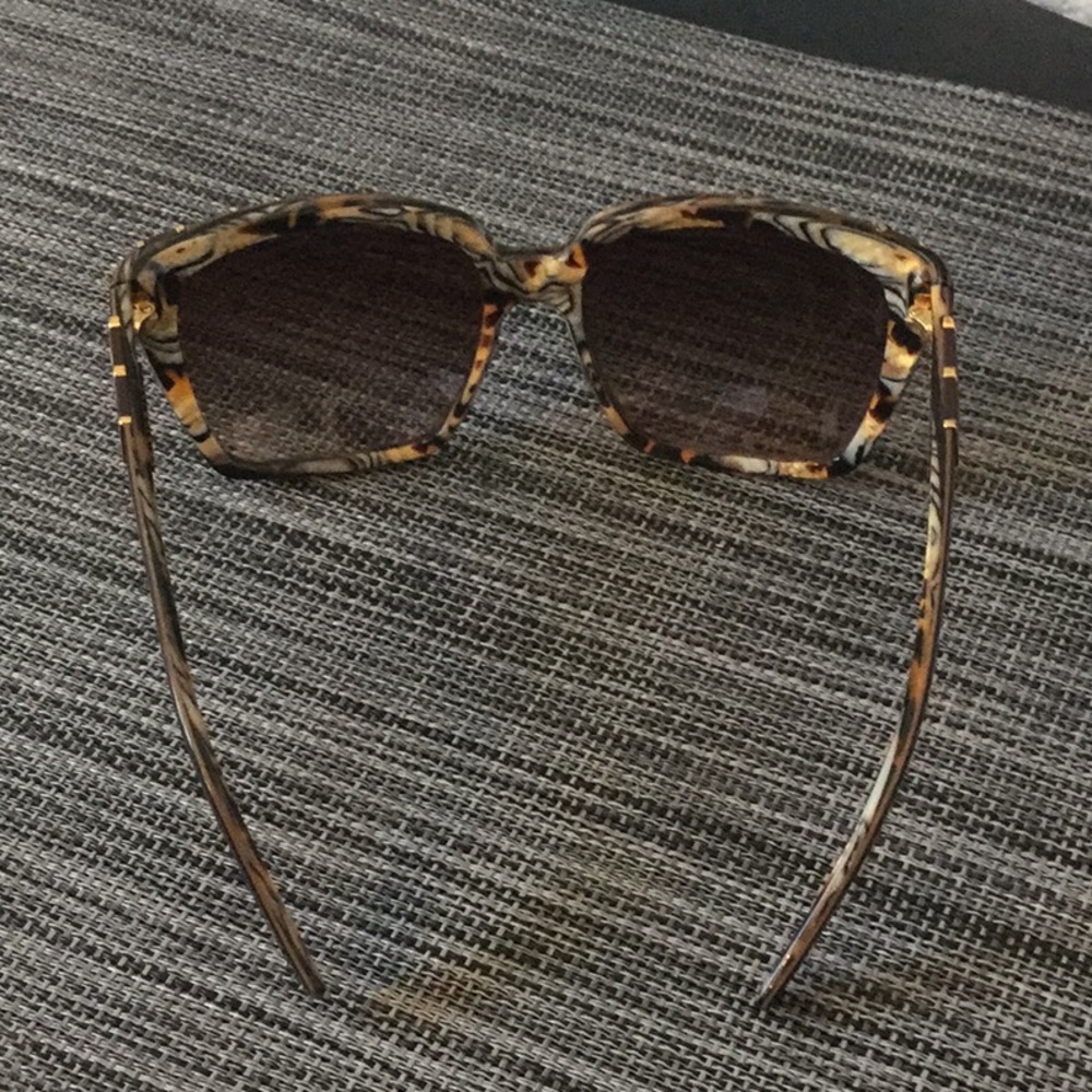 EUC Dolce and Gabbana Sunglasses - Picture 2 of 8